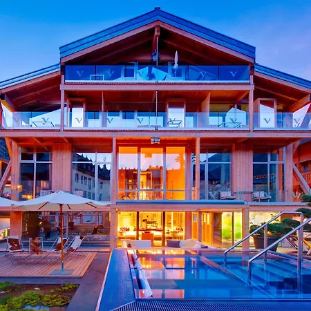 מלון Backstage Serviced 4*