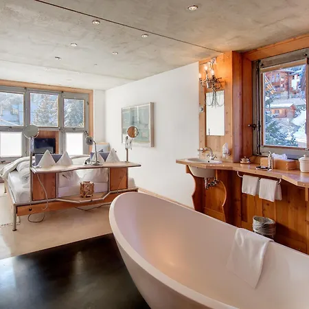 Backstage Serviced 4*