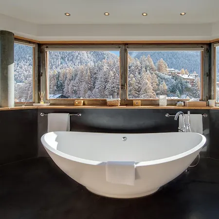 מלון Backstage Serviced