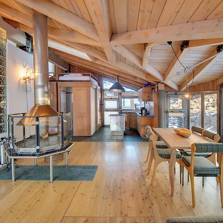 Backstage Serviced 4*