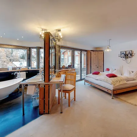 מלון Backstage Serviced