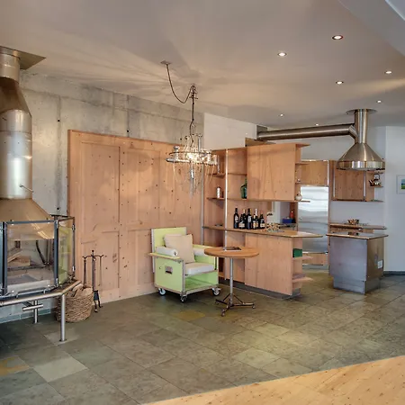 Backstage Serviced מלון 4*