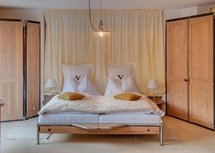 Backstage Serviced Hotel