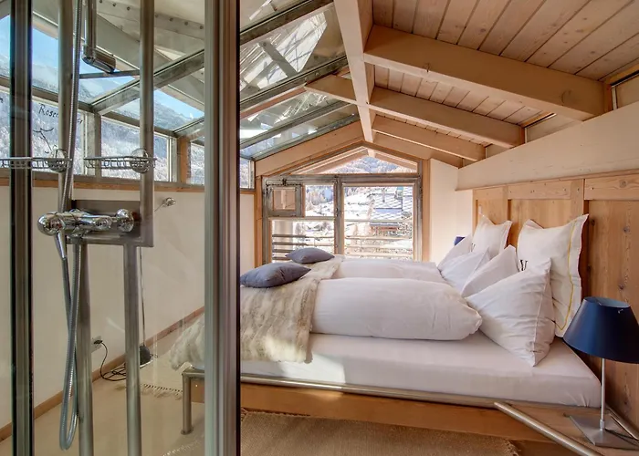 Backstage Serviced Hotel