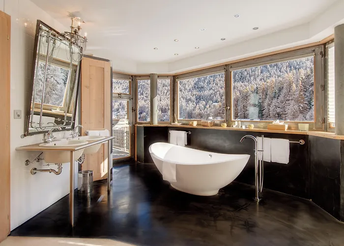 Backstage Serviced Hotel